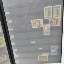 Lot massif de timbres de France oblitérés en 12 albums.