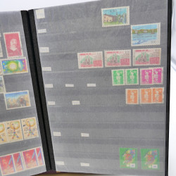 Lot massif de timbres de France oblitérés en 12 albums.