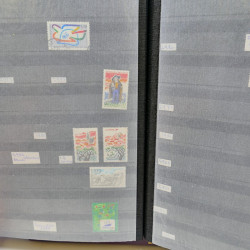 Lot massif de timbres de France oblitérés en 12 albums.