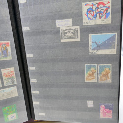 Lot massif de timbres de France oblitérés en 12 albums.