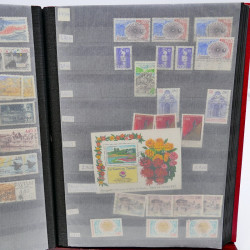 Lot massif de timbres de France oblitérés en 12 albums.