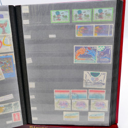 Lot massif de timbres de France oblitérés en 12 albums.