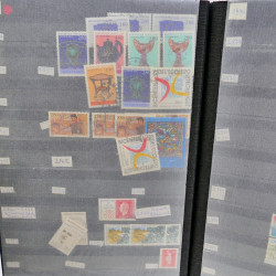Lot massif de timbres de France oblitérés en 12 albums.