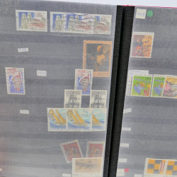 Lot massif de timbres de France oblitérés en 12 albums.
