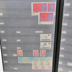 Lot massif de timbres de France oblitérés en 12 albums.