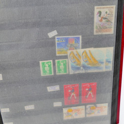 Lot massif de timbres de France oblitérés en 12 albums.