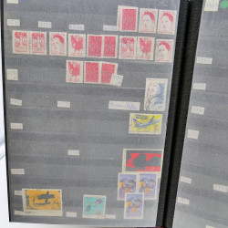 Lot massif de timbres de France oblitérés en 12 albums.