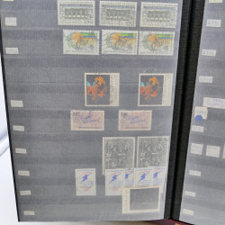 Lot massif de timbres de France oblitérés en 12 albums.