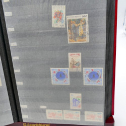 Lot massif de timbres de France oblitérés en 12 albums.