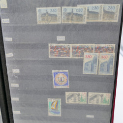 Lot massif de timbres de France oblitérés en 12 albums.