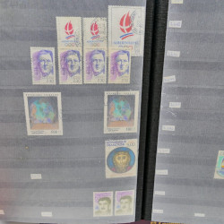 Lot massif de timbres de France oblitérés en 12 albums.