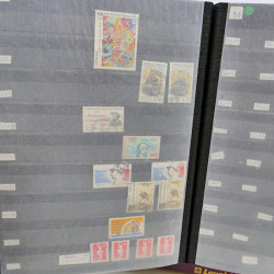 Lot massif de timbres de France oblitérés en 12 albums.