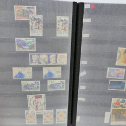 Lot massif de timbres de France oblitérés en 12 albums.