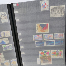 Lot massif de timbres de France oblitérés en 12 albums.