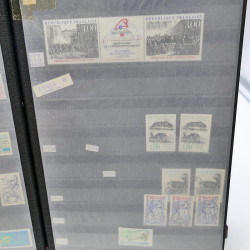 Lot massif de timbres de France oblitérés en 12 albums.