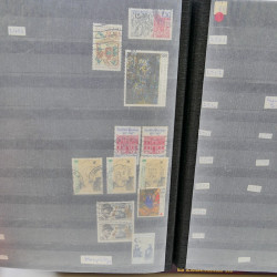 Lot massif de timbres de France oblitérés en 12 albums.