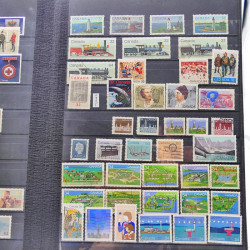 Lot massif de timbres de France oblitérés en 12 albums.
