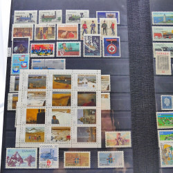 Lot massif de timbres de France oblitérés en 12 albums.