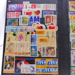 Lot massif de timbres de France oblitérés en 12 albums.