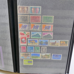 Lot massif de timbres de France oblitérés en 12 albums.
