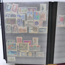 Lot massif de timbres de France oblitérés en 12 albums.