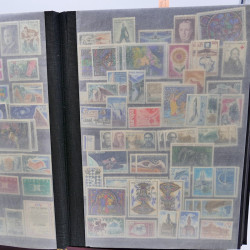 Lot massif de timbres de France oblitérés en 12 albums.