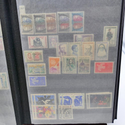 Lot massif de timbres de France oblitérés en 12 albums.