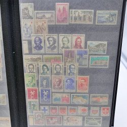 Lot massif de timbres de France oblitérés en 12 albums.