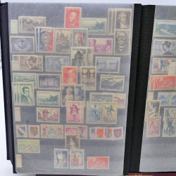 Lot massif de timbres de France oblitérés en 12 albums.