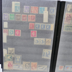 Lot massif de timbres de France oblitérés en 12 albums.