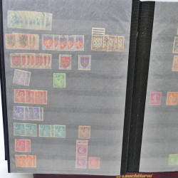 Lot massif de timbres de France oblitérés en 12 albums.