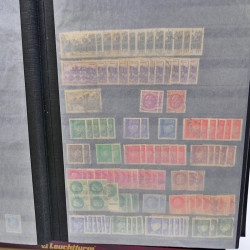 Lot massif de timbres de France oblitérés en 12 albums.