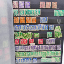 Lot massif de timbres de France oblitérés en 12 albums.