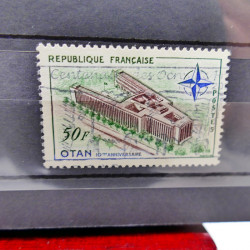 Lot massif de timbres de France oblitérés en 12 albums.