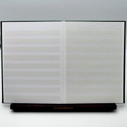 Lot de classeurs et album pour timbres-poste.