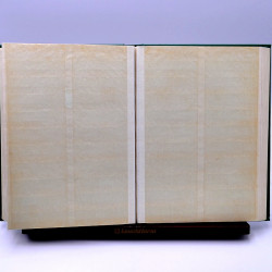 Lot de classeurs et album pour timbres-poste.