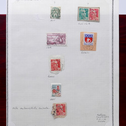 Lot de timbres France et Monde à trier en un carton en bois.