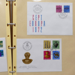 Lot de timbres France et Monde à trier en un carton en bois.