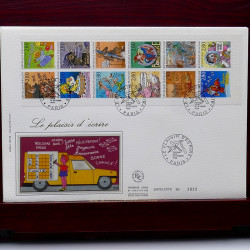 Lot de timbres France et Monde à trier en un boite.