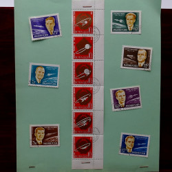 Lot de timbres France et Monde à trier en un boite.