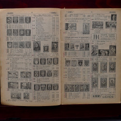 Lot de timbres France et Monde à trier en un boite.