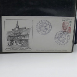 Lot de timbres France et Monde à trier en un boite.