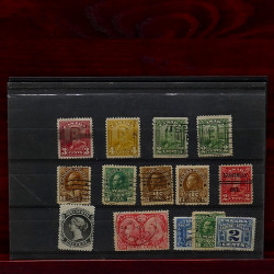 Vrac de timbres France et Monde neufs et oblitérés en un carton.