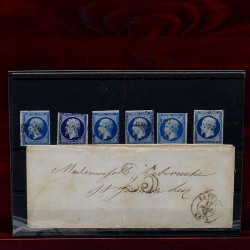 Vrac de timbres France et Monde neufs et oblitérés en un carton.