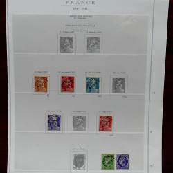Vrac de timbres France et Monde neufs et oblitérés en un carton.