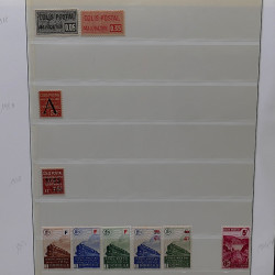 Vrac de timbres France et Monde neufs et oblitérés en un carton.