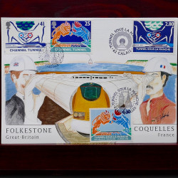 Vrac de timbres France et Monde neufs et oblitérés en un carton.