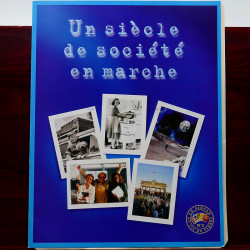 Vrac de timbres France et Monde neufs et oblitérés en un carton.