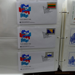 Vrac de timbres France et Monde neufs et oblitérés en un carton.