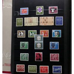 Vrac de timbres France et Monde neufs et oblitérés en un carton.